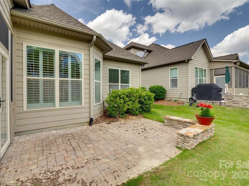 15927 Vale Ridge Drive, Charlotte, NC 28278.  MLS# CAR4257500, YatesRealty ID 21224. 