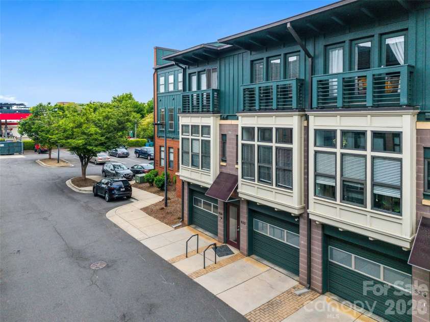 522 New Bern Station Court, Charlotte, NC 28209.  MLS# CAR4377609, YatesRealty ID 21224. 