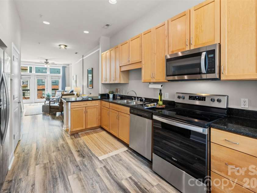 522 New Bern Station Court, Charlotte, NC 28209.  MLS# CAR4377609, YatesRealty ID 21224. 
