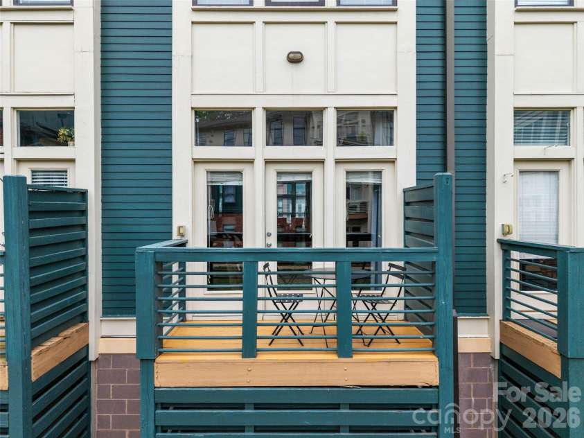 522 New Bern Station Court, Charlotte, NC 28209.  MLS# CAR4377609, YatesRealty ID 21224. 