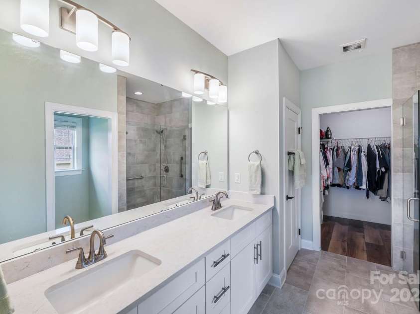 122 A Deer Brook Drive, Shelby, NC 28150.  MLS# CAR4258533, YatesRealty ID 21225. Primary ensuite