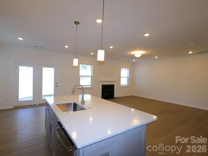 12113 Avienmore Drive, Charlotte, NC 28278.  MLS# CAR4345161, YatesRealty ID 21228. Kitchen