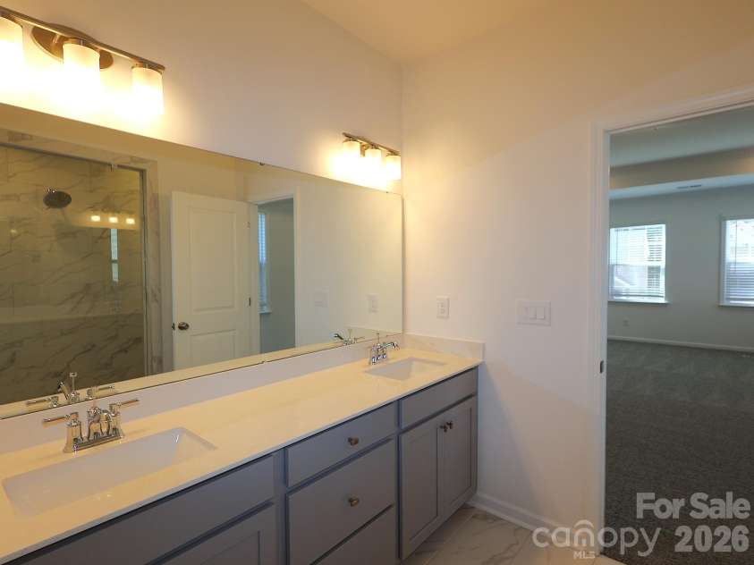 12113 Avienmore Drive, Charlotte, NC 28278.  MLS# CAR4345161, YatesRealty ID 21228. Owner's suite