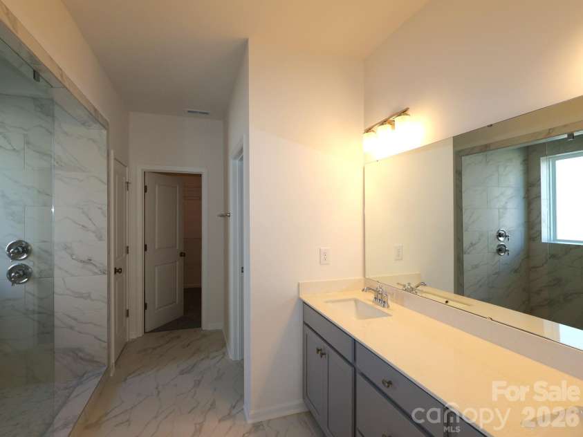 12113 Avienmore Drive, Charlotte, NC 28278.  MLS# CAR4345161, YatesRealty ID 21228. Owner's suite
