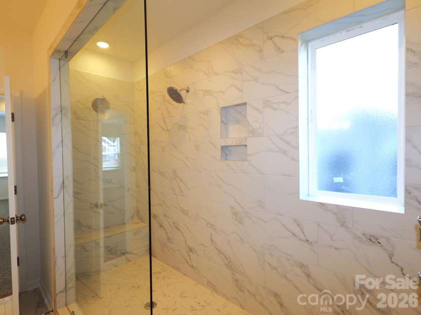 12113 Avienmore Drive, Charlotte, NC 28278.  MLS# CAR4345161, YatesRealty ID 21228. Owner's suite