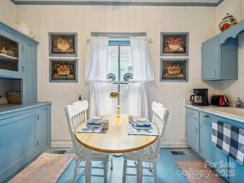 408 Ellis Street, Salisbury, NC 28144.  MLS# CAR4265701, YatesRealty ID 21228. 