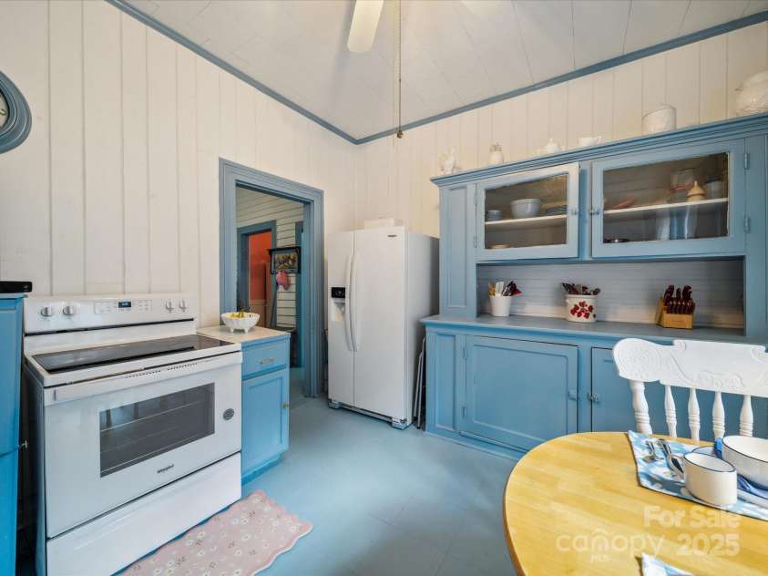 408 Ellis Street, Salisbury, NC 28144.  MLS# CAR4265701, YatesRealty ID 21228. 