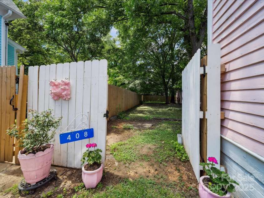 408 Ellis Street, Salisbury, NC 28144.  MLS# CAR4265701, YatesRealty ID 21228. 