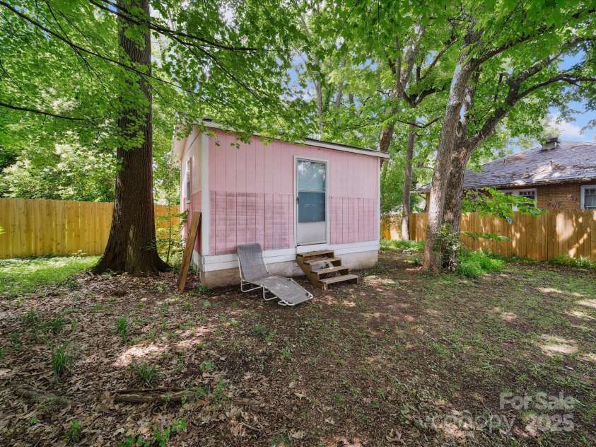 408 Ellis Street, Salisbury, NC 28144.  MLS# CAR4265701, YatesRealty ID 21228. 