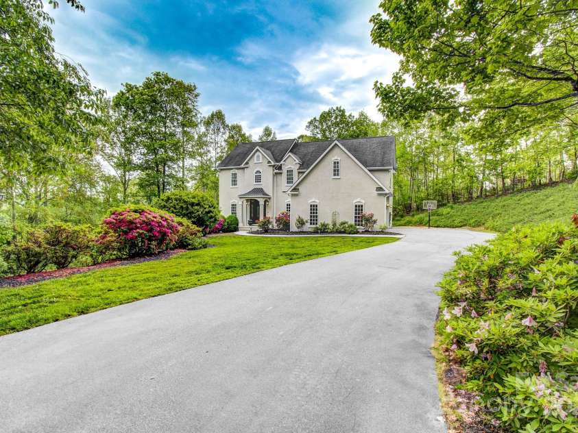 208 Bragg Court, Hendersonville, NC 28792.  MLS# CAR4253519, YatesRealty ID 21230. 