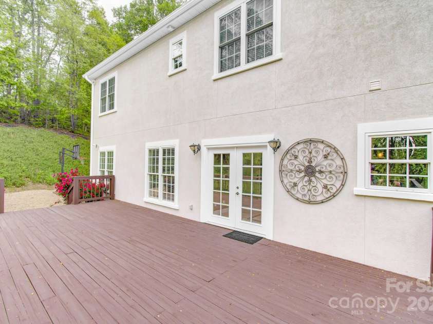 208 Bragg Court, Hendersonville, NC 28792.  MLS# CAR4253519, YatesRealty ID 21230. 