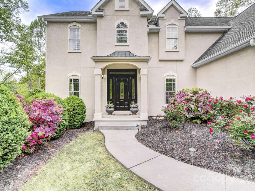 208 Bragg Court, Hendersonville, NC 28792.  MLS# CAR4253519, YatesRealty ID 21230. 