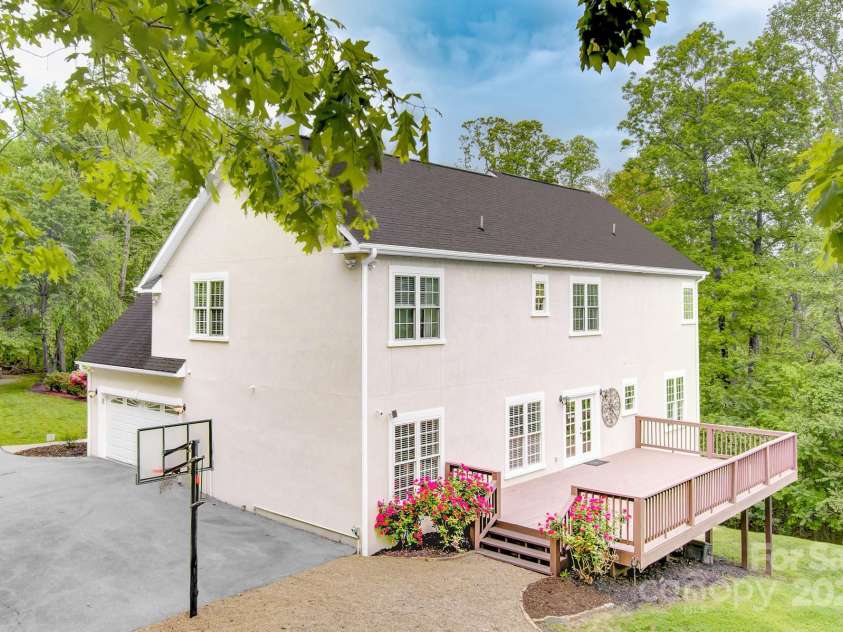 208 Bragg Court, Hendersonville, NC 28792.  MLS# CAR4253519, YatesRealty ID 21230. 