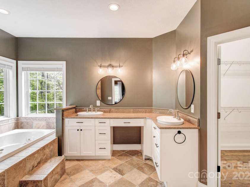 208 Bragg Court, Hendersonville, NC 28792.  MLS# CAR4253519, YatesRealty ID 21230. 