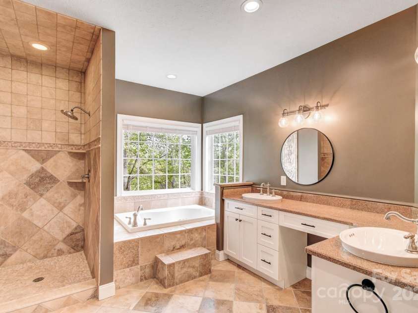 208 Bragg Court, Hendersonville, NC 28792.  MLS# CAR4253519, YatesRealty ID 21230. 