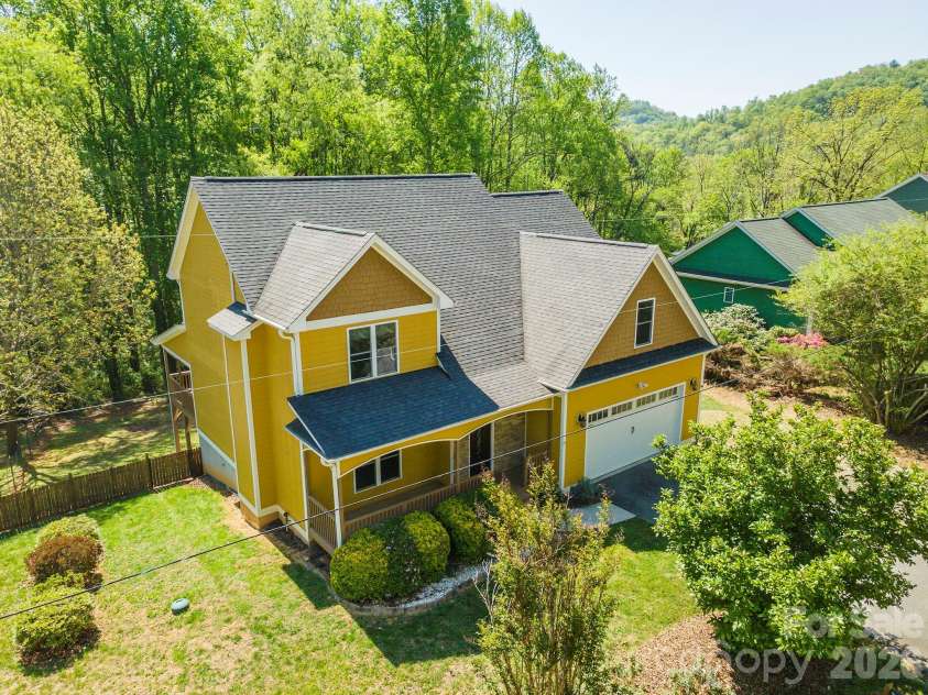 75 Noble Road, Fairview, NC 28730.  MLS# CAR4351168, YatesRealty ID 21230. 