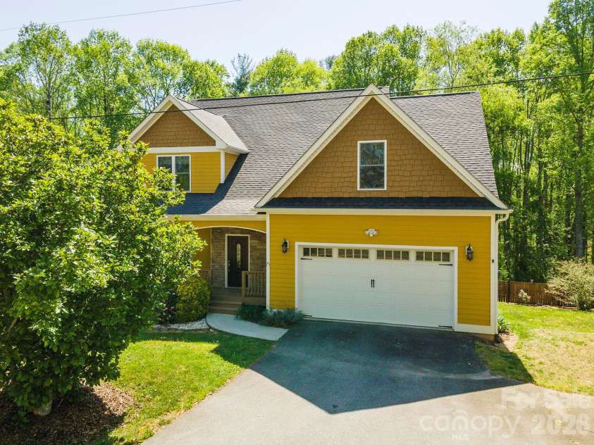 75 Noble Road, Fairview, NC 28730.  MLS# CAR4351168, YatesRealty ID 21230. 