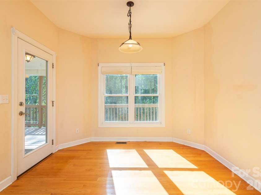 75 Noble Road, Fairview, NC 28730.  MLS# CAR4351168, YatesRealty ID 21230. Kitchen dining area