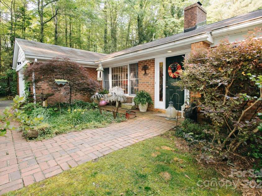 100 Wolf Shoals Drive, Hendersonville, NC 28739.  MLS# CAR4266248, YatesRealty ID 21231. 