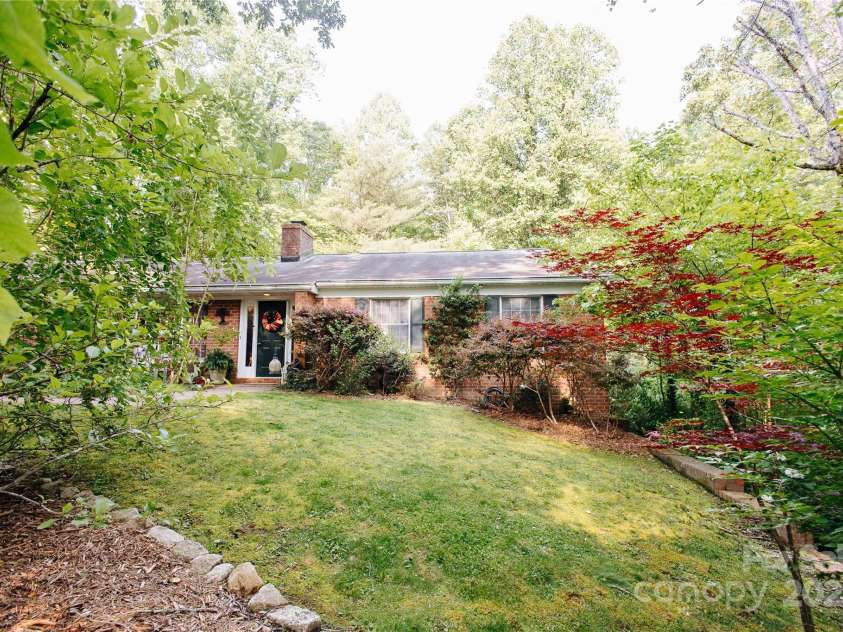 100 Wolf Shoals Drive, Hendersonville, NC 28739.  MLS# CAR4266248, YatesRealty ID 21231. 