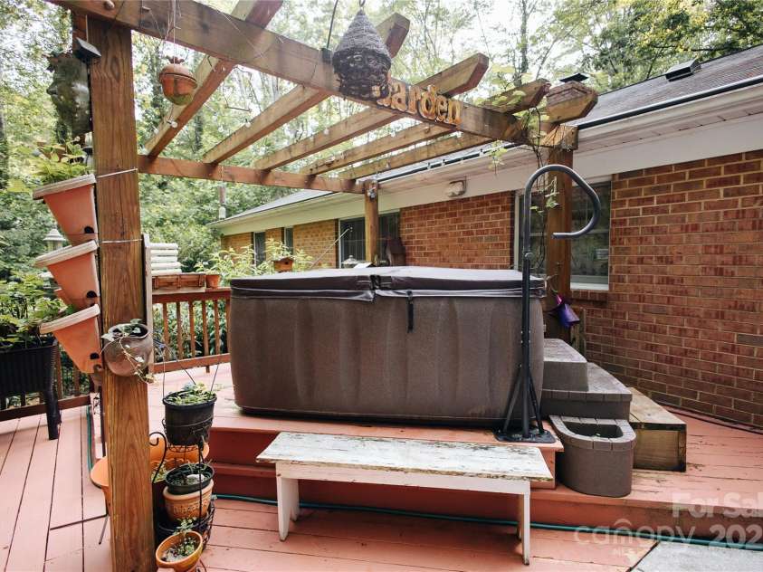 100 Wolf Shoals Drive, Hendersonville, NC 28739.  MLS# CAR4266248, YatesRealty ID 21231. 