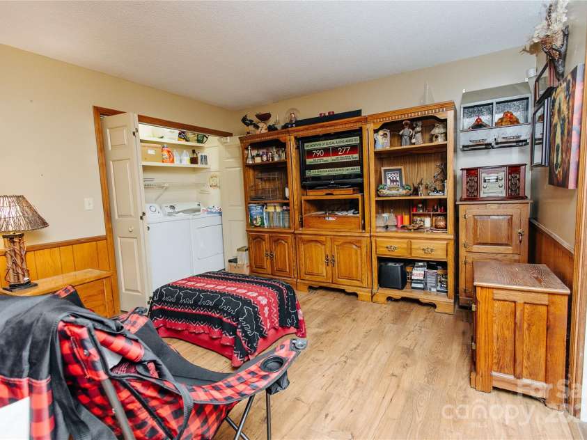 100 Wolf Shoals Drive, Hendersonville, NC 28739.  MLS# CAR4266248, YatesRealty ID 21231. 