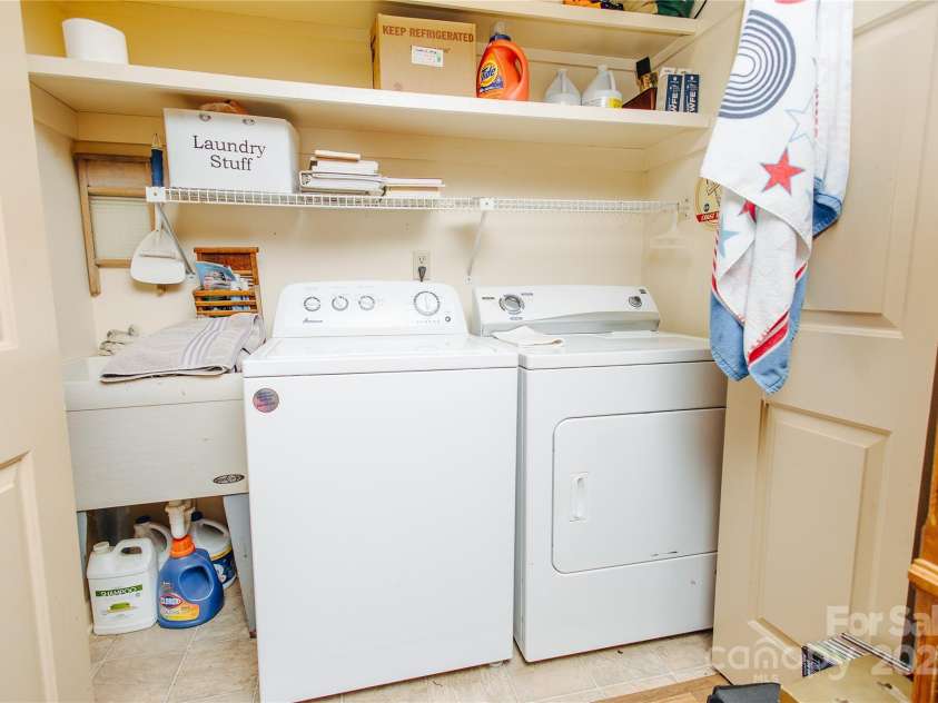 100 Wolf Shoals Drive, Hendersonville, NC 28739.  MLS# CAR4266248, YatesRealty ID 21231. 