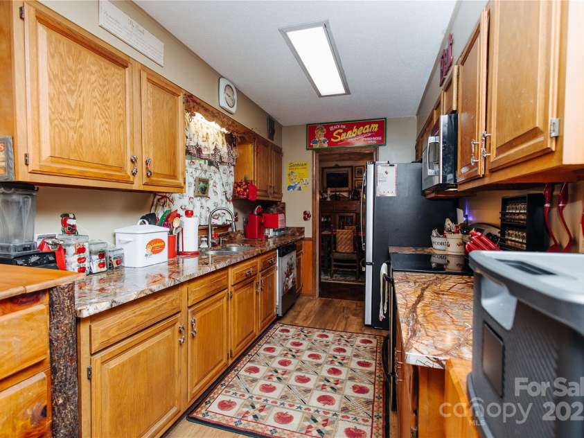 100 Wolf Shoals Drive, Hendersonville, NC 28739.  MLS# CAR4266248, YatesRealty ID 21231. 