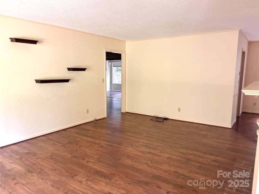 100 Wolf Shoals Drive, Hendersonville, NC 28739.  MLS# CAR4266248, YatesRealty ID 21231. 