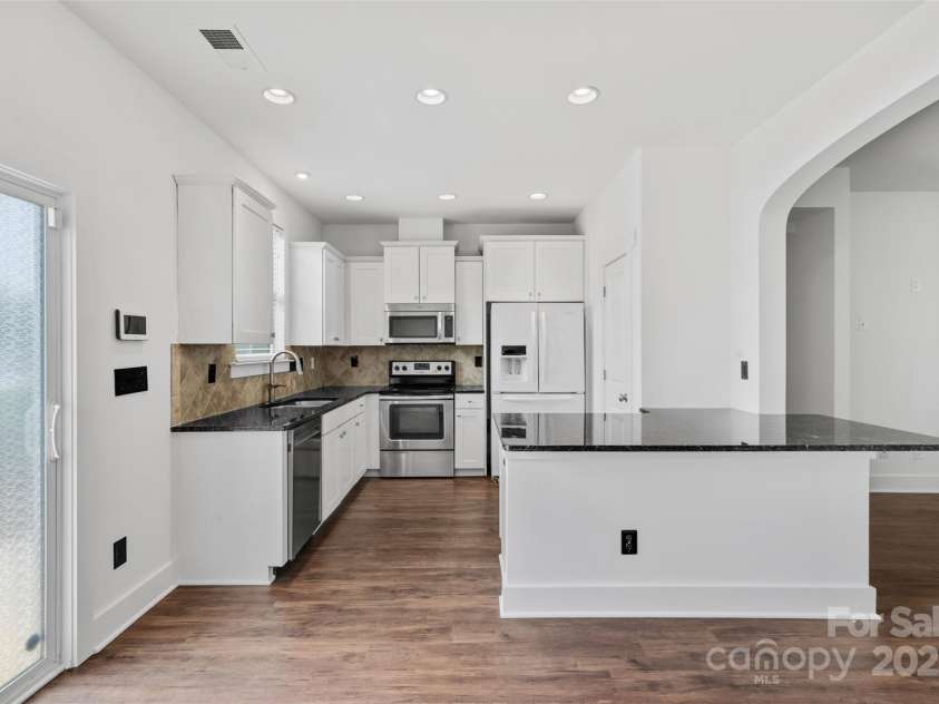 3153 Bending Birch Place, Charlotte, NC 28206.  MLS# CAR4267129, YatesRealty ID 21232. 