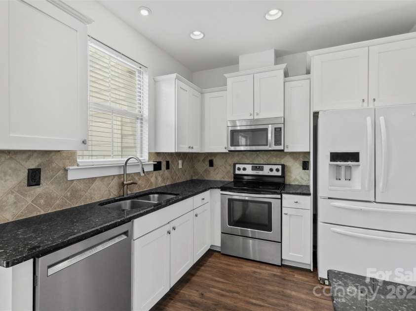 3153 Bending Birch Place, Charlotte, NC 28206.  MLS# CAR4267129, YatesRealty ID 21232. 