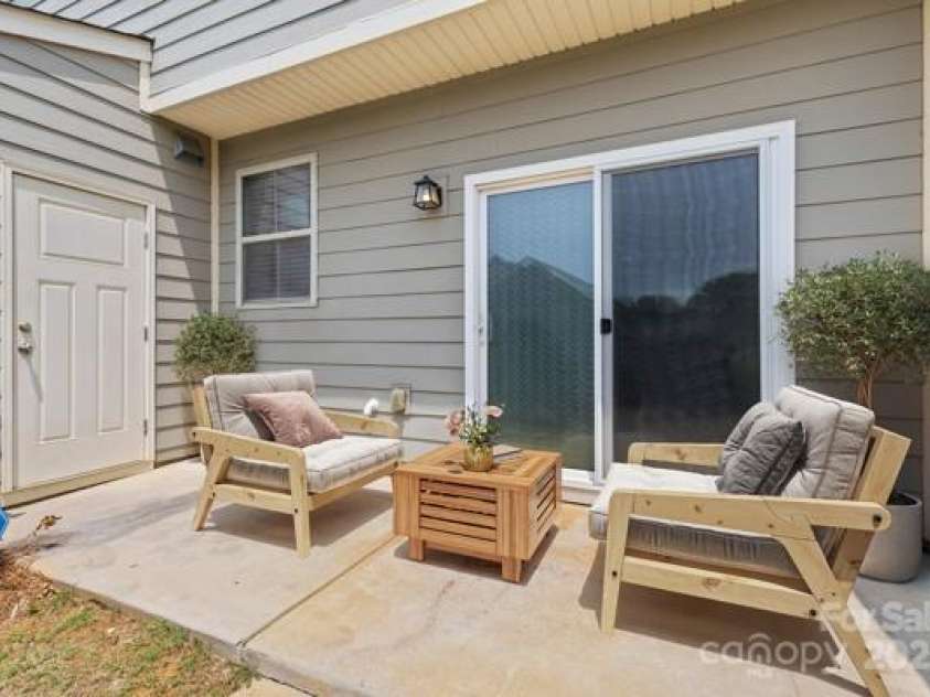 3153 Bending Birch Place, Charlotte, NC 28206.  MLS# CAR4267129, YatesRealty ID 21232. 