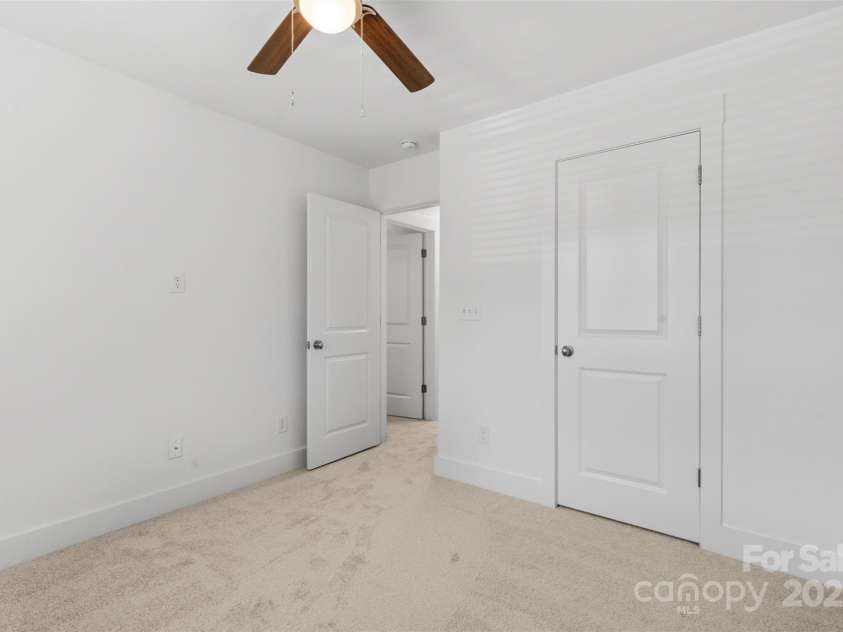 3153 Bending Birch Place, Charlotte, NC 28206.  MLS# CAR4267129, YatesRealty ID 21232. 