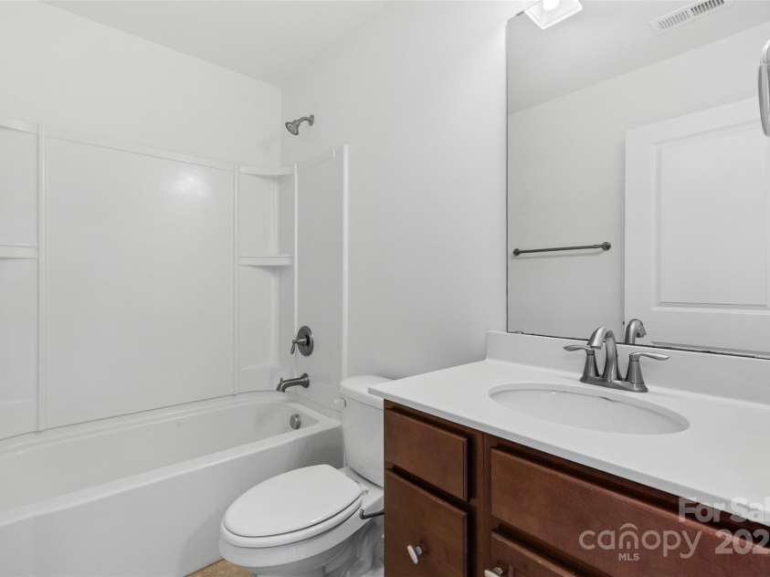 3153 Bending Birch Place, Charlotte, NC 28206.  MLS# CAR4267129, YatesRealty ID 21232. 