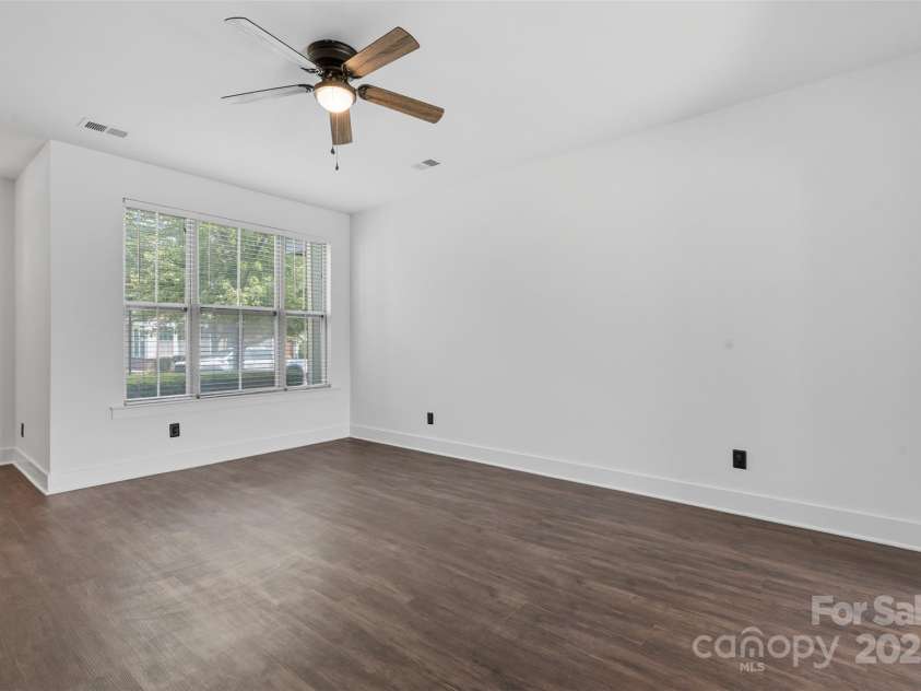3153 Bending Birch Place, Charlotte, NC 28206.  MLS# CAR4267129, YatesRealty ID 21232. 