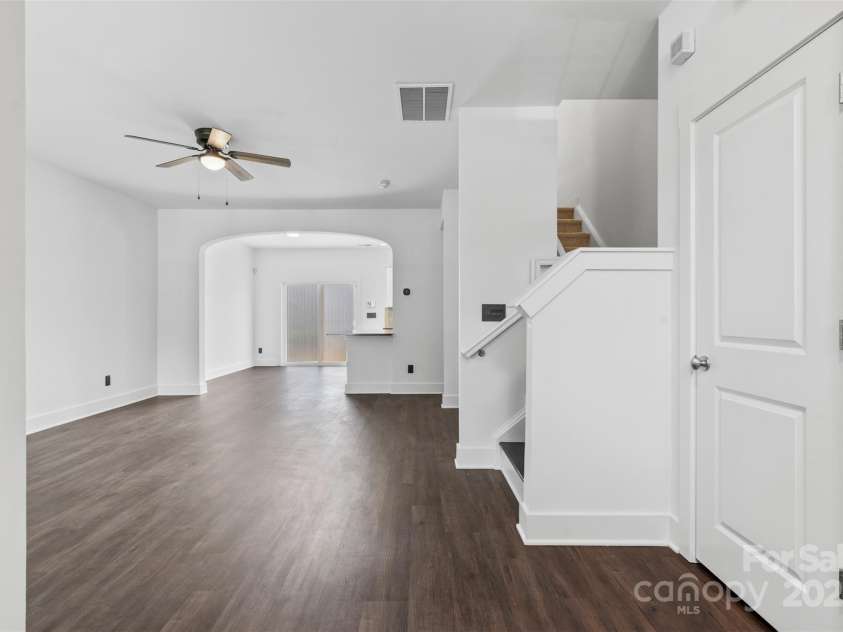 3153 Bending Birch Place, Charlotte, NC 28206.  MLS# CAR4267129, YatesRealty ID 21232. 