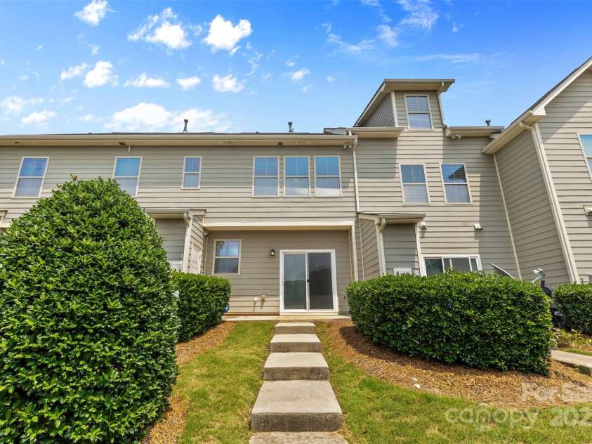 3153 Bending Birch Place, Charlotte, NC 28206.  MLS# CAR4267129, YatesRealty ID 21232. 