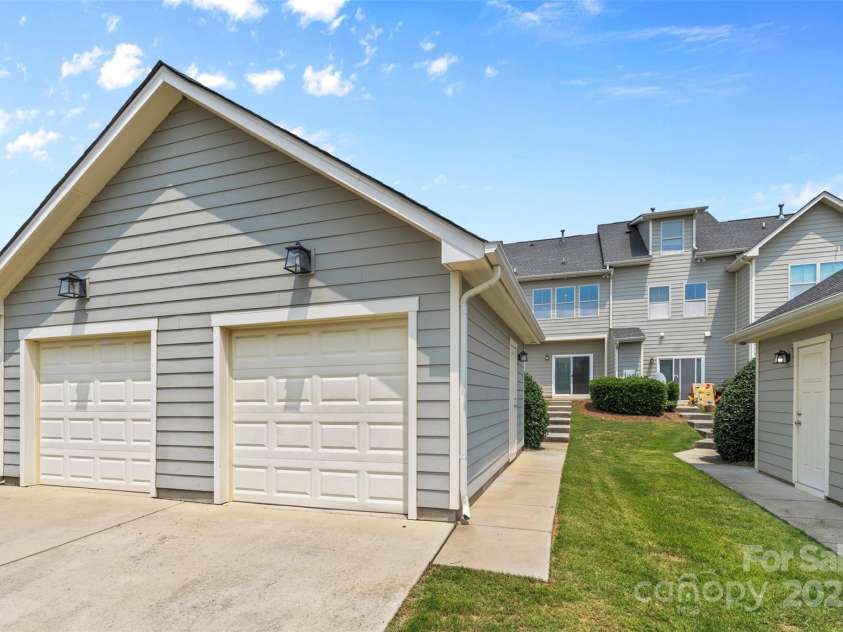 3153 Bending Birch Place, Charlotte, NC 28206.  MLS# CAR4267129, YatesRealty ID 21232. 