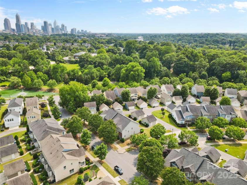 3153 Bending Birch Place, Charlotte, NC 28206.  MLS# CAR4267129, YatesRealty ID 21232. 