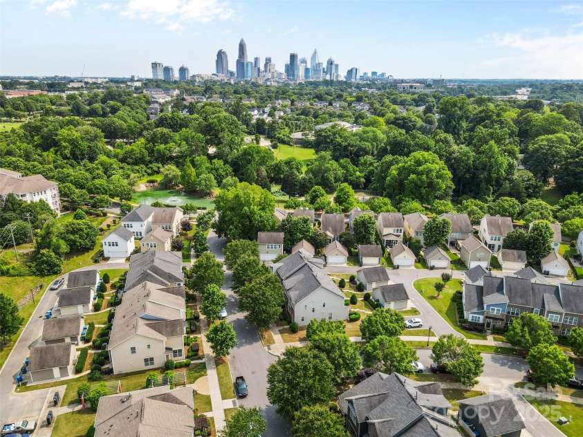 3153 Bending Birch Place, Charlotte, NC 28206.  MLS# CAR4267129, YatesRealty ID 21232. 