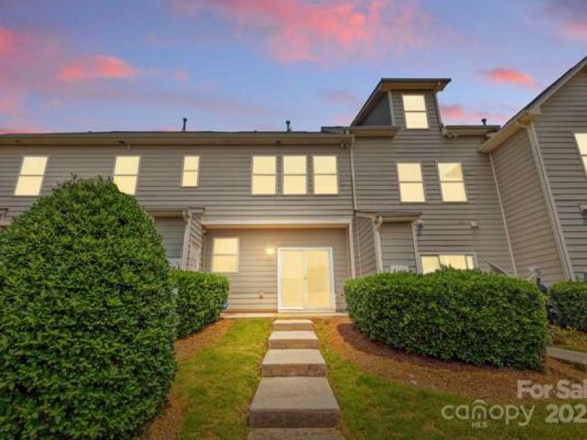3153 Bending Birch Place, Charlotte, NC 28206.  MLS# CAR4267129, YatesRealty ID 21232. 