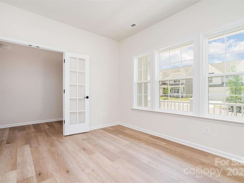 18019 Wilbanks Drive, Charlotte, NC 28278.  MLS# CAR4267851, YatesRealty ID 21233. Dedicated Office