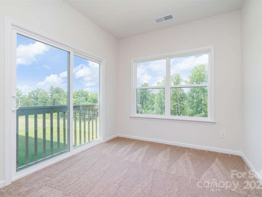 18019 Wilbanks Drive, Charlotte, NC 28278.  MLS# CAR4267851, YatesRealty ID 21233. Flex/Office in Primary