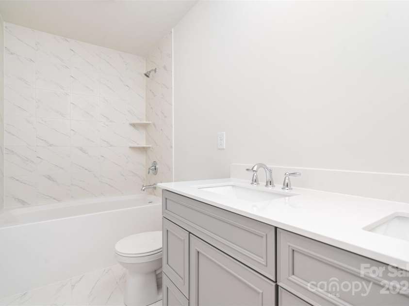 18019 Wilbanks Drive, Charlotte, NC 28278.  MLS# CAR4267851, YatesRealty ID 21233. Full Bath - 2nd Floor