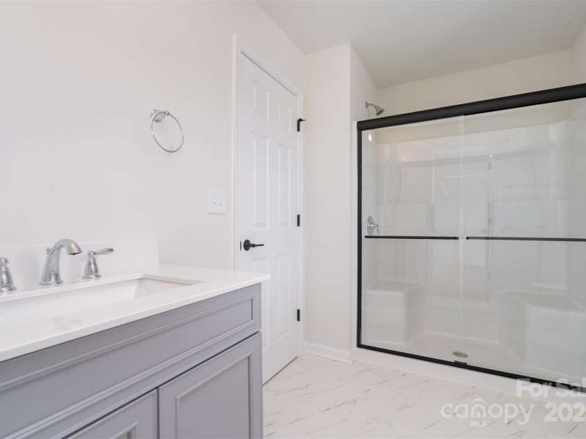 18019 Wilbanks Drive, Charlotte, NC 28278.  MLS# CAR4267851, YatesRealty ID 21233. Full Bath - 2nd Floor