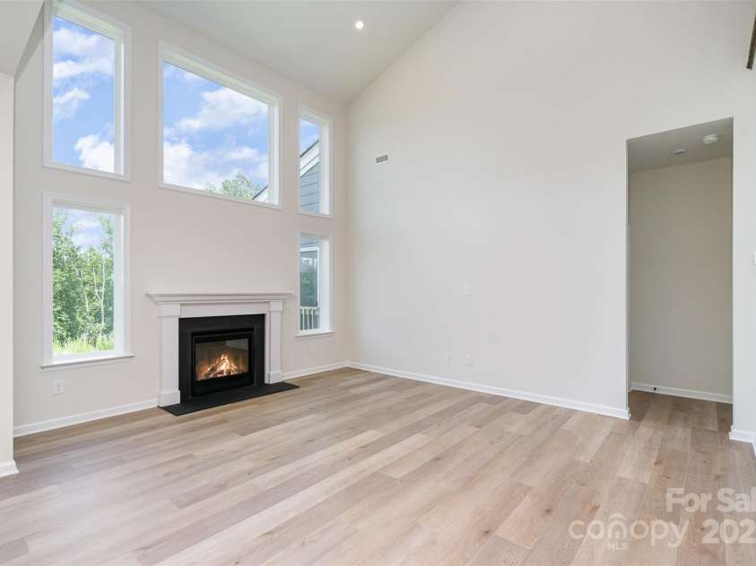 18019 Wilbanks Drive, Charlotte, NC 28278.  MLS# CAR4267851, YatesRealty ID 21233. Great Room