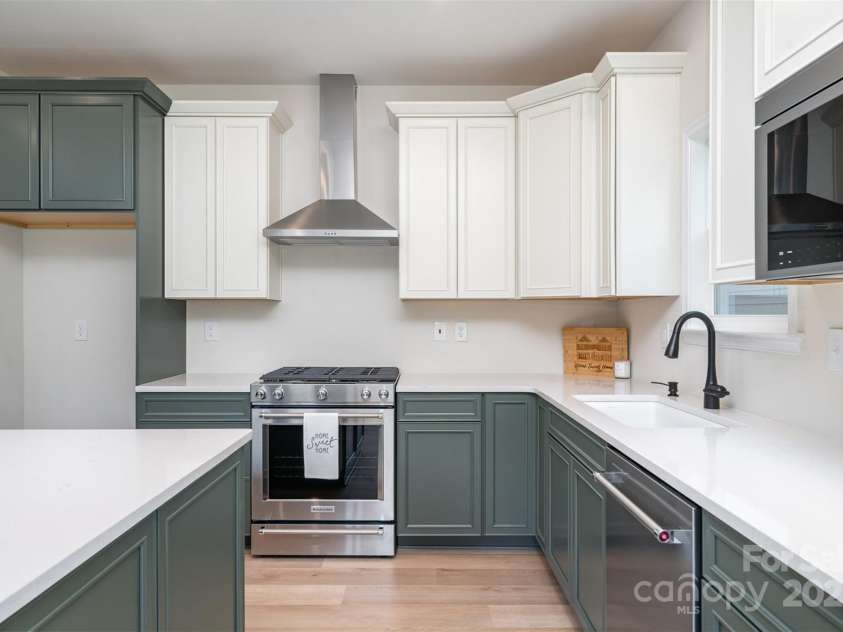 18019 Wilbanks Drive, Charlotte, NC 28278.  MLS# CAR4267851, YatesRealty ID 21233. Kitchen