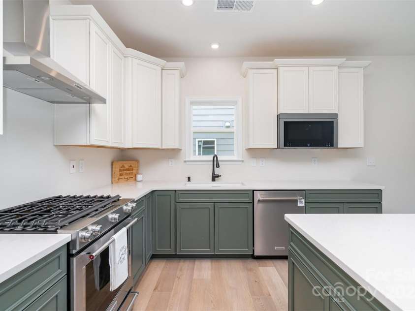 18019 Wilbanks Drive, Charlotte, NC 28278.  MLS# CAR4267851, YatesRealty ID 21233. Kitchen