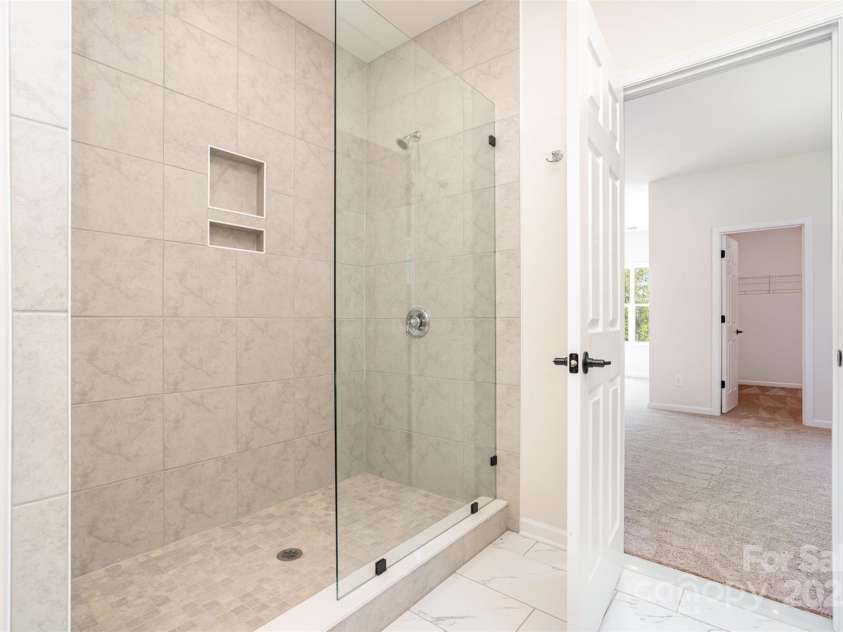 18019 Wilbanks Drive, Charlotte, NC 28278.  MLS# CAR4267851, YatesRealty ID 21233. Primary Suite