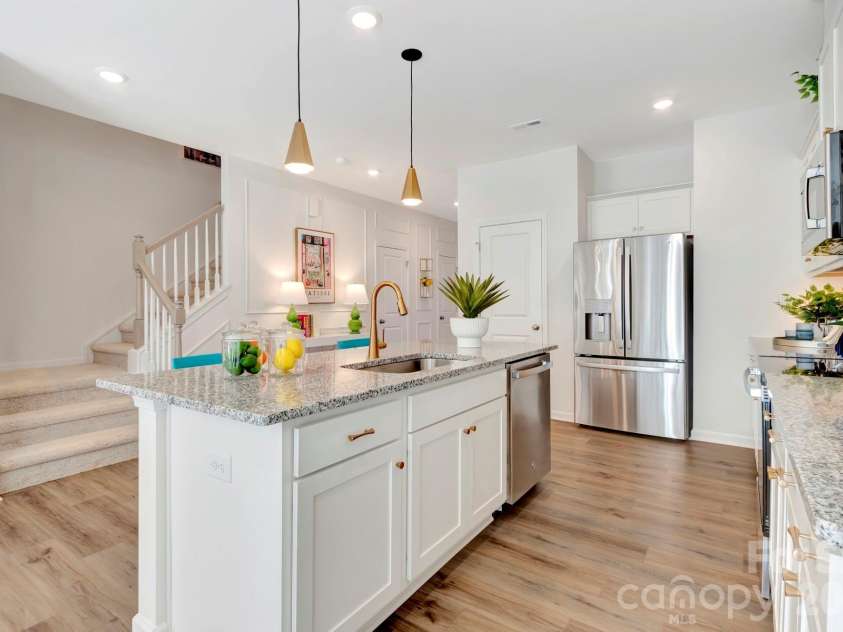 315 Hendley Drive, York, SC 29745.  MLS# CAR4364972, YatesRealty ID 21233. Kitchen